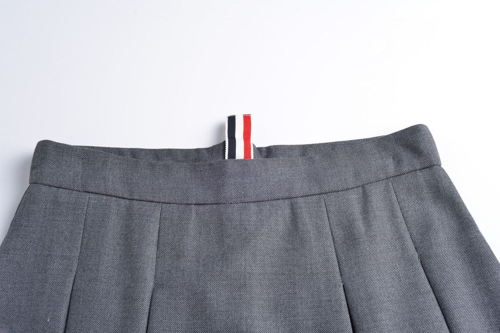 Women's High-Waist Pleated A-Line Skirt | Thom Browne