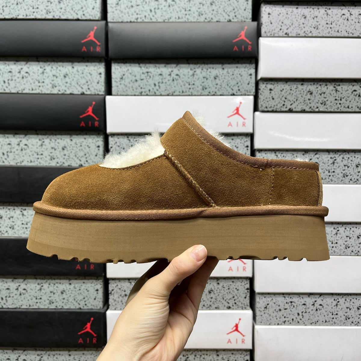 UGG Kallen Lace Platform Slipper – Suede Mule with Natural Shearling Lining, Suede UGG Logo Patch & Chunky Tonal Platform Sole in Chestnut