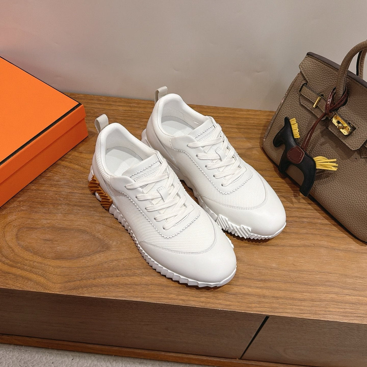 Hermès White Textured Low-Top Sneakers